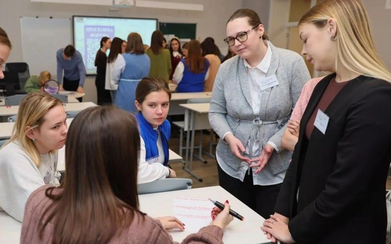 ФОТО к новости: Студенты и преподаватели НГПУ участвуют в волонтерских программах Благотворительного фонда Владимира Потанина