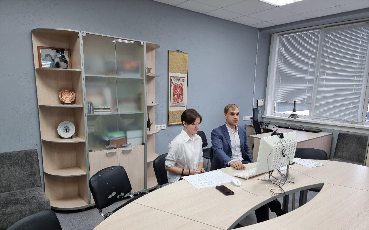 ФОТО к новости: Этикет для иностранных студентов: международный квиз от ИФиМ НГПУ