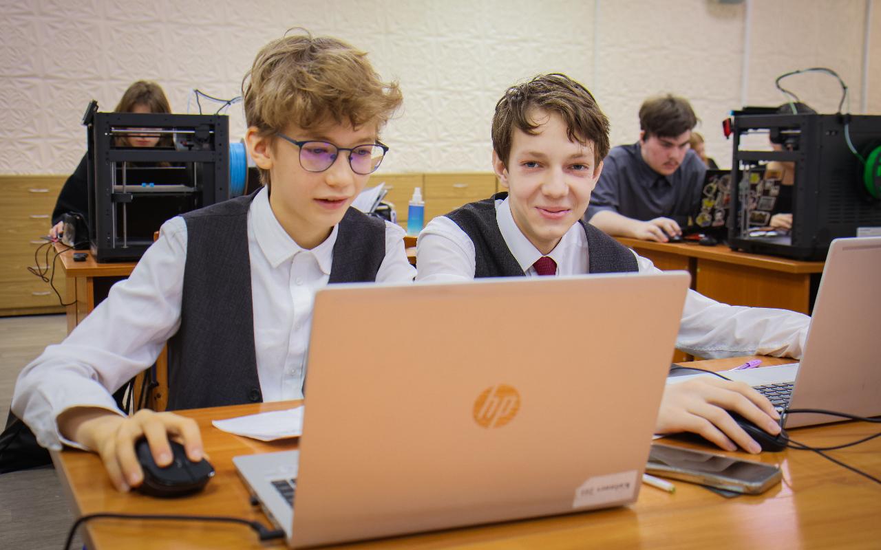 ФОТО к новости: В НГПУ прошёл региональный этап Всероссийской инженерной олимпиады школьников по 3D-технологиям