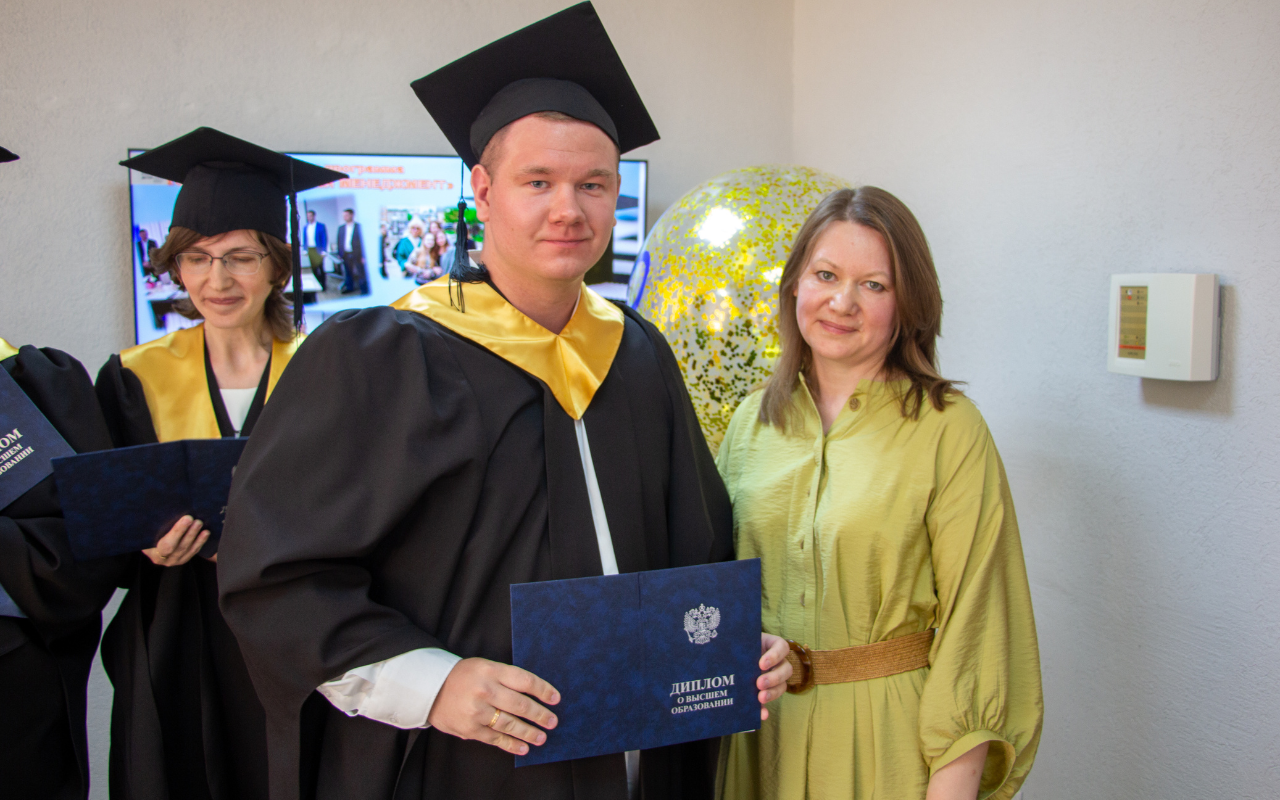 ФОТО к новости: От научных достижений до высших наград: в ИНО НГПУ состоялось вручение дипломов выпускникам