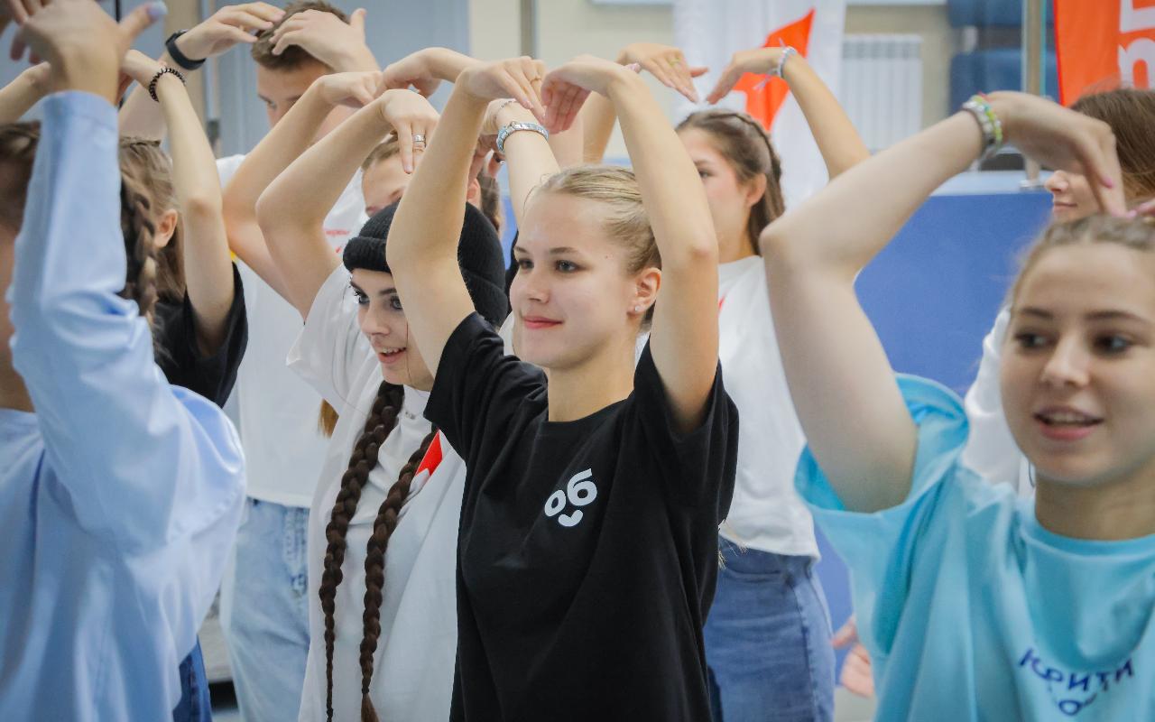 ФОТО к новости: Флешмоб ко Дню учителя в НГПУ