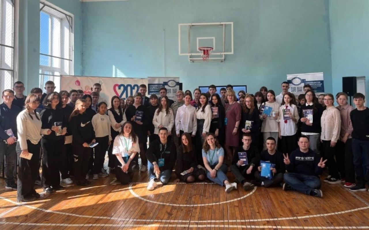 ФОТО к новости: Более ста школьников Чановского района познакомились с профессией учителя