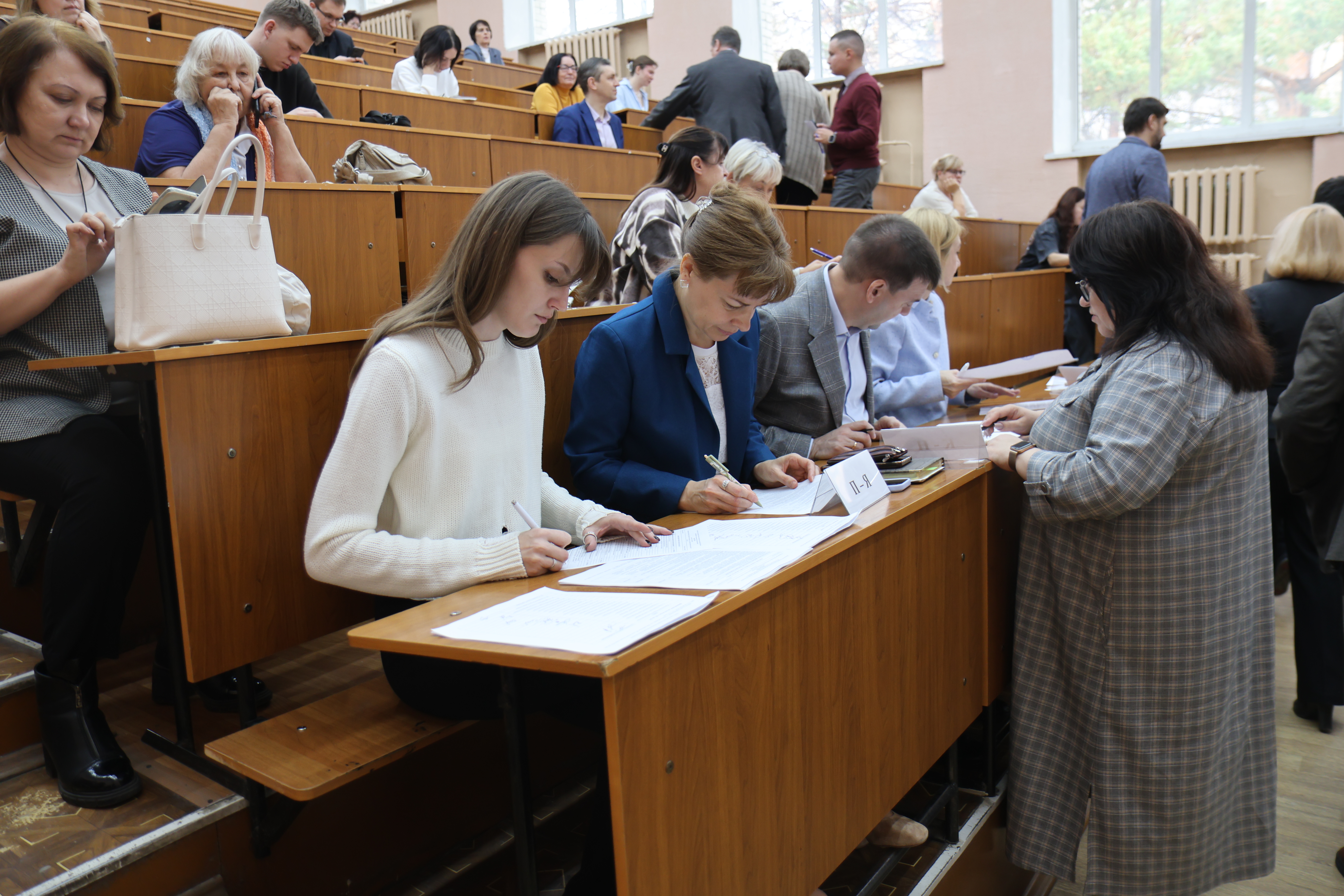 ФОТО к новости: В НГПУ избран новый состав Ученого совета