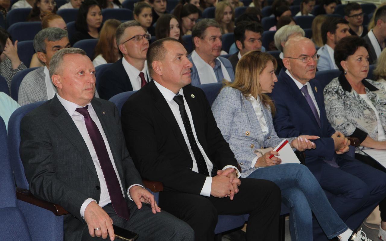 ФОТО к новости: Традициям предков не изменяем: в НГПУ состоялся показ документального фильма «Добровольцы»