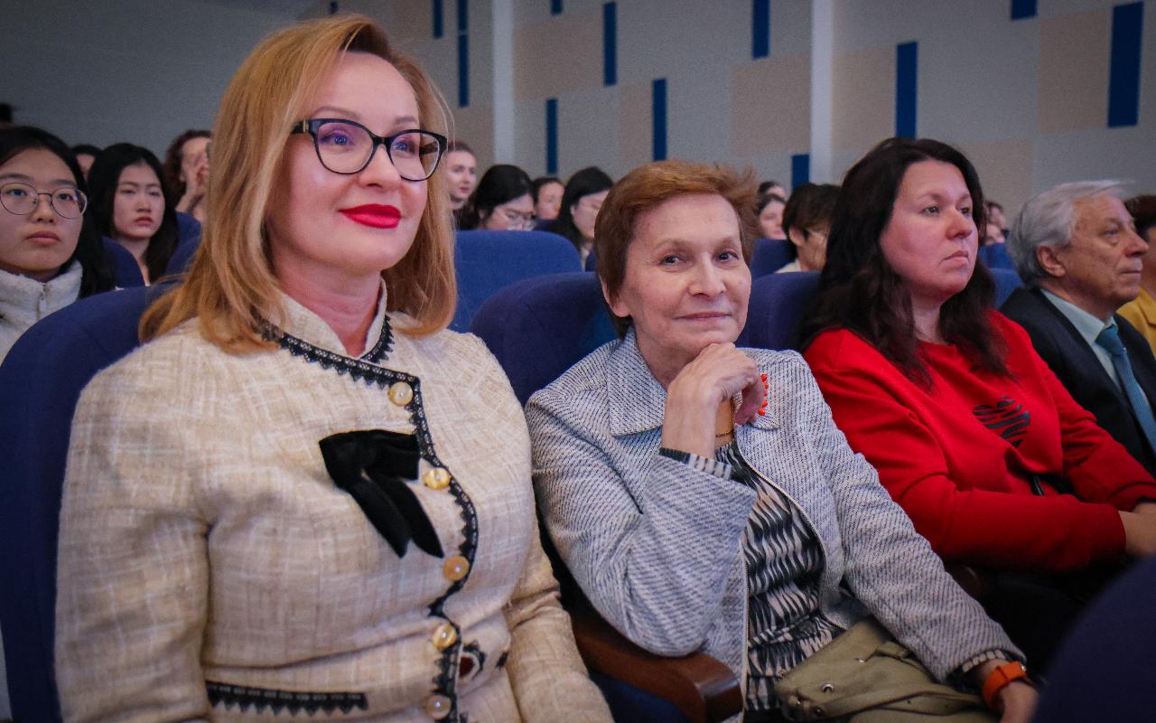 ФОТО к новости: Институт филологии и медиакоммуникаций НГПУ отметил 90-летний юбилей