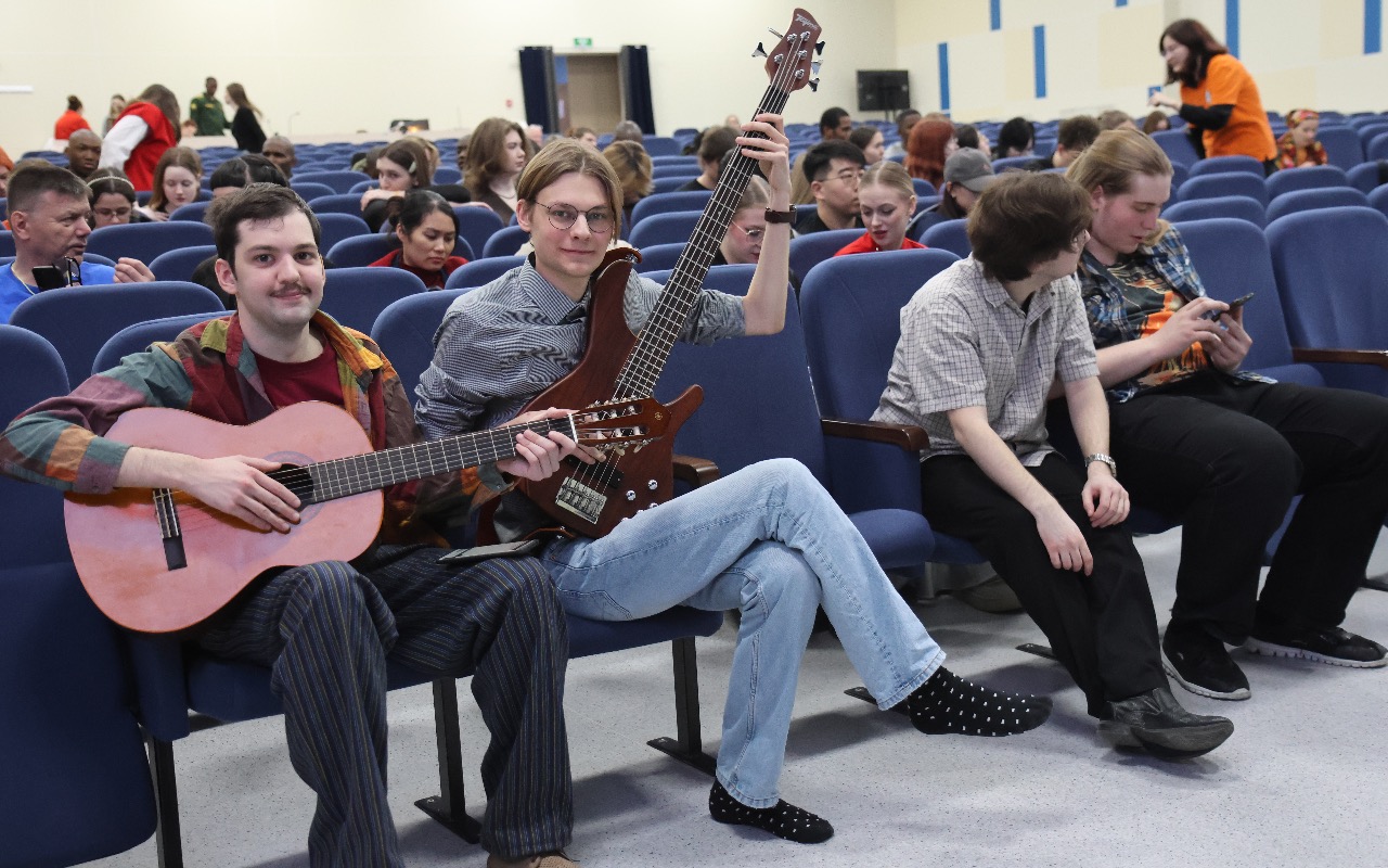 ФОТО к новости: В ИИГСО НГПУ прошёл Международный фестиваль восточных культур «Праздник весны: с Востока на Запад»