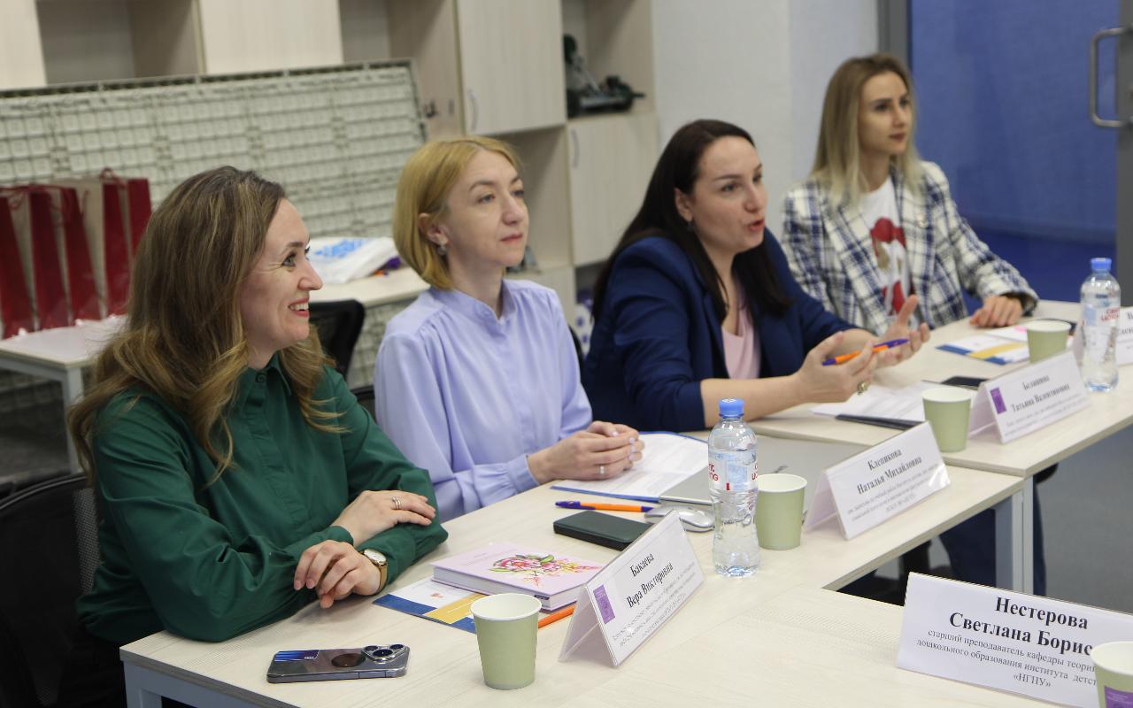 ФОТО к новости: Ещё школьник, но уже учитель: учащиеся и выпускники психолого-педагогических классов раскрыли в НГПУ плюсы обучения в ППК  