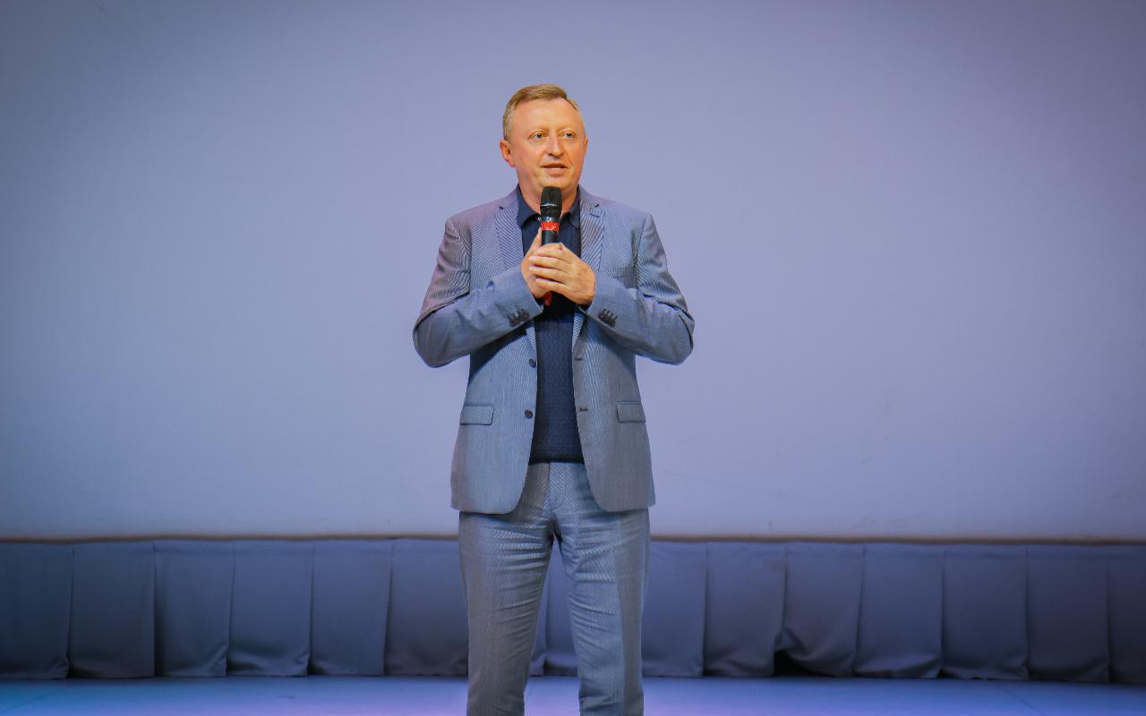 ФОТО к новости: «Вы — будущее России»: в НГПУ состоялось вручение дипломов выпускникам Института истории, гуманитарного и социального образования