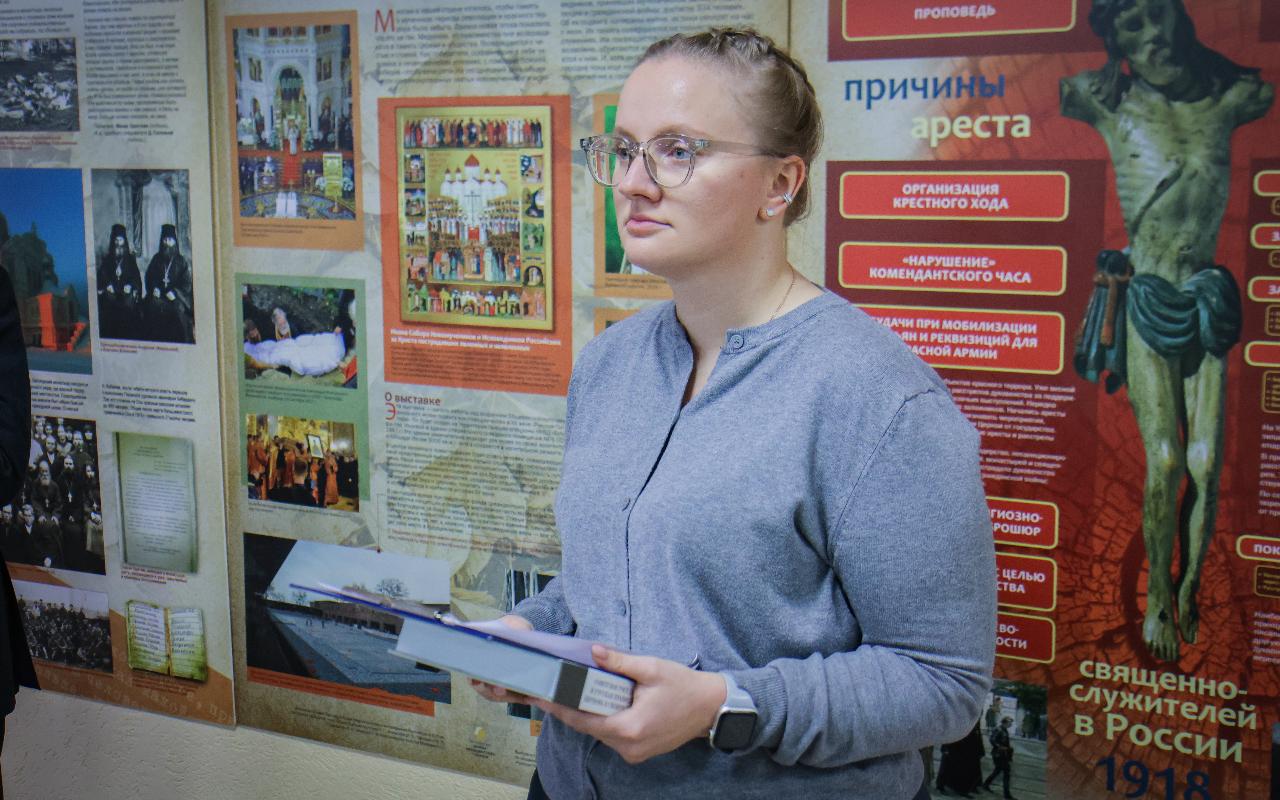 ФОТО к новости: «Русская Голгофа»: в НГПУ открылась выставка о сохранении исторической памяти и духовного подвига XX века