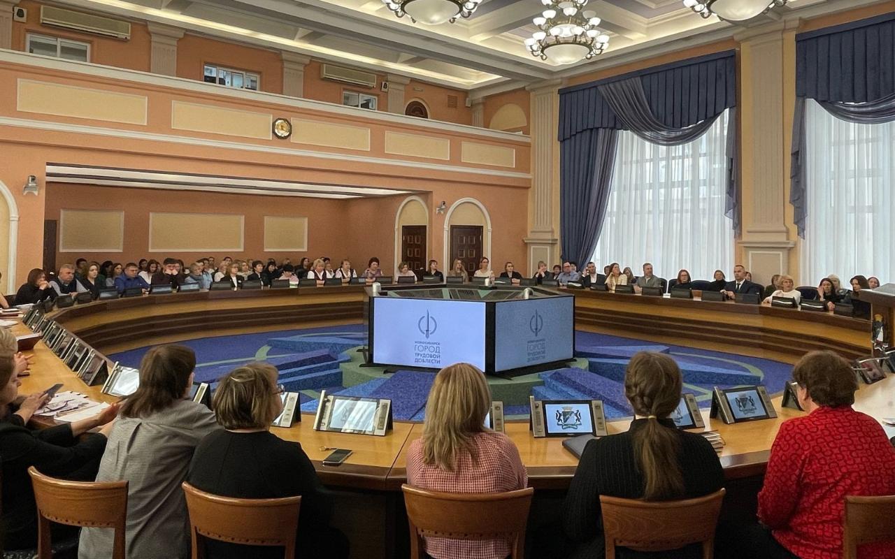 ФОТО к новости: В единстве - сила. Роль высшего гуманитарного образования в консолидации общества в условиях геополитических вызовов 