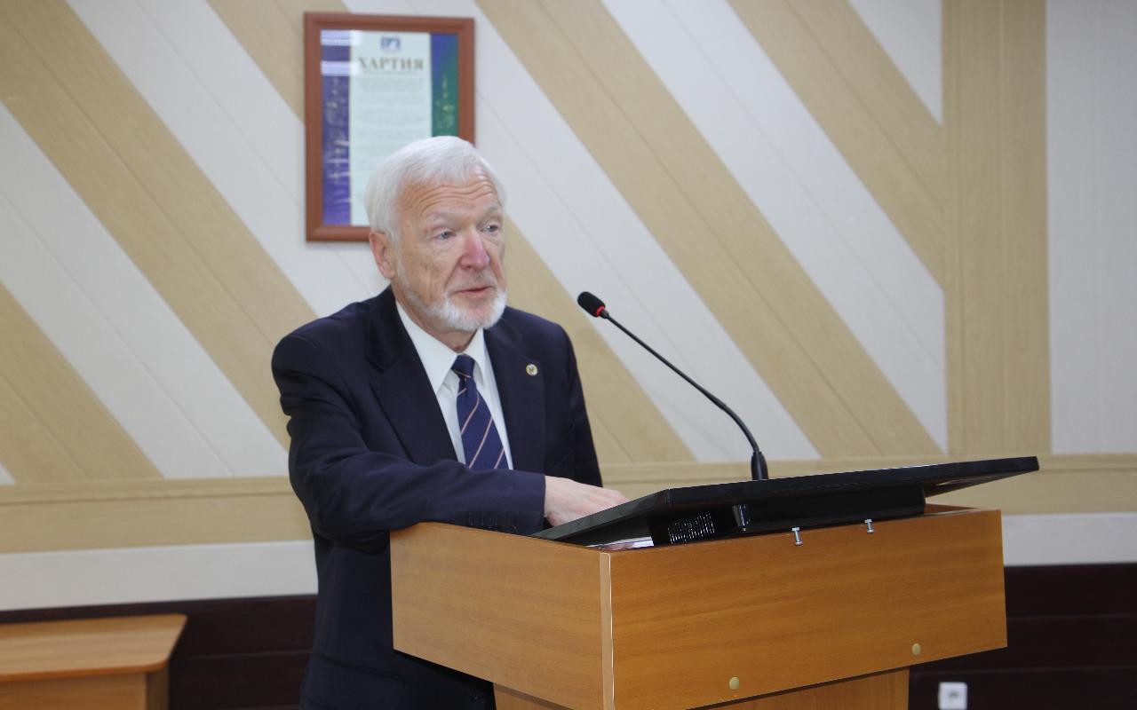 ФОТО к новости: «Вторая мама» нескольких поколений археологов: 100-летие профессора Татьяны Николаевны Троицкой в НГПУ отметили научной конференцией