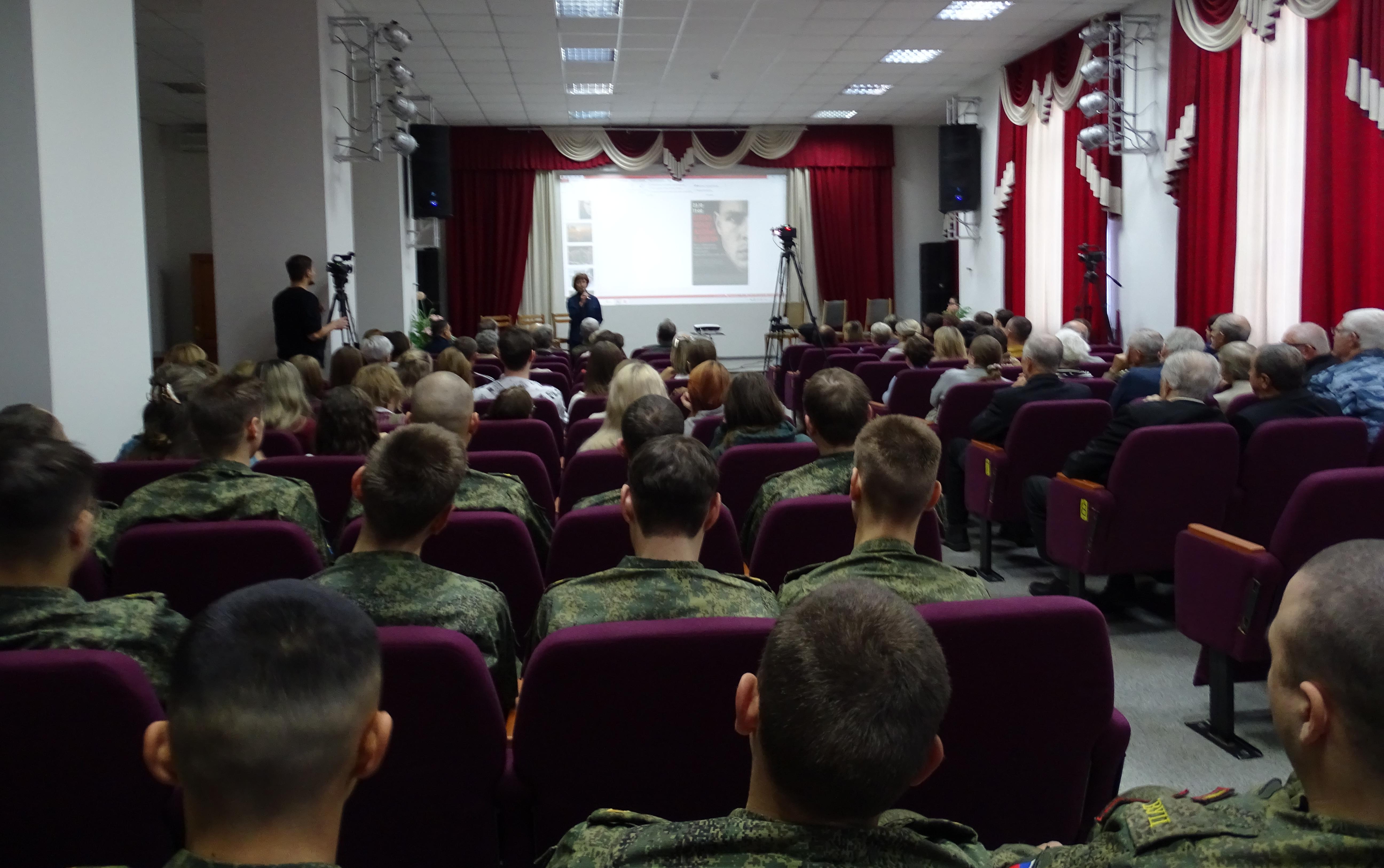 ФОТО к новости:  «Отпуск. Между жизнью и долгом»: студенты ИКиМП НГПУ приняли участие в читке пьесы участника СВО