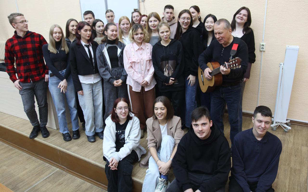 ФОТО к новости: И песни, и игры: студенты НГПУ погружаются в тонкости вожатской профессии