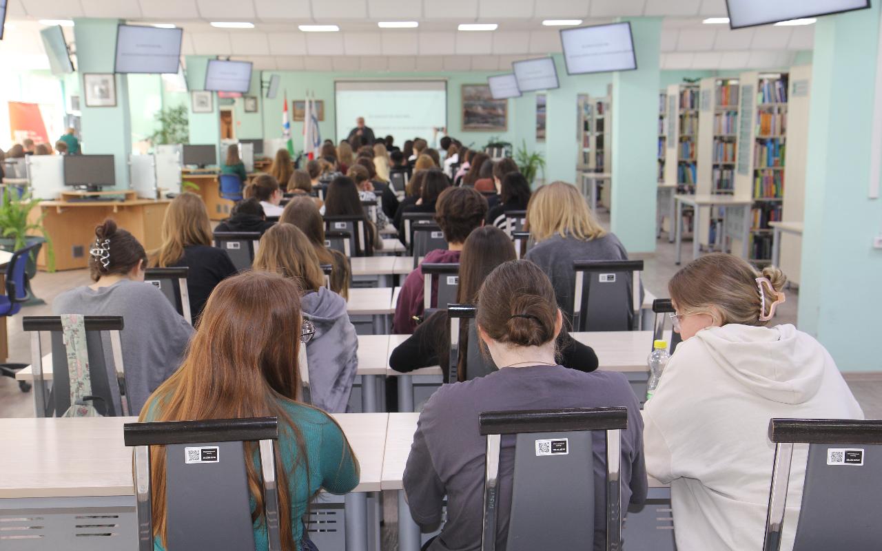 ФОТО к новости: Студенты НГПУ узнали, какой была «Дорога на Берлин» в 1945 году