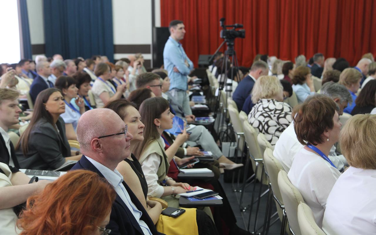ФОТО к новости: В Новосибирске проходит окружное совещание Министерства просвещения РФ в Сибирском федеральном округе