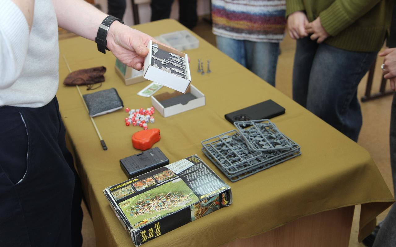 ФОТО к новости: Викинги, стрельцы, гусары: в НГПУ состоялась выставка военно-исторической миниатюры из коллекции выпускника ИИГСО