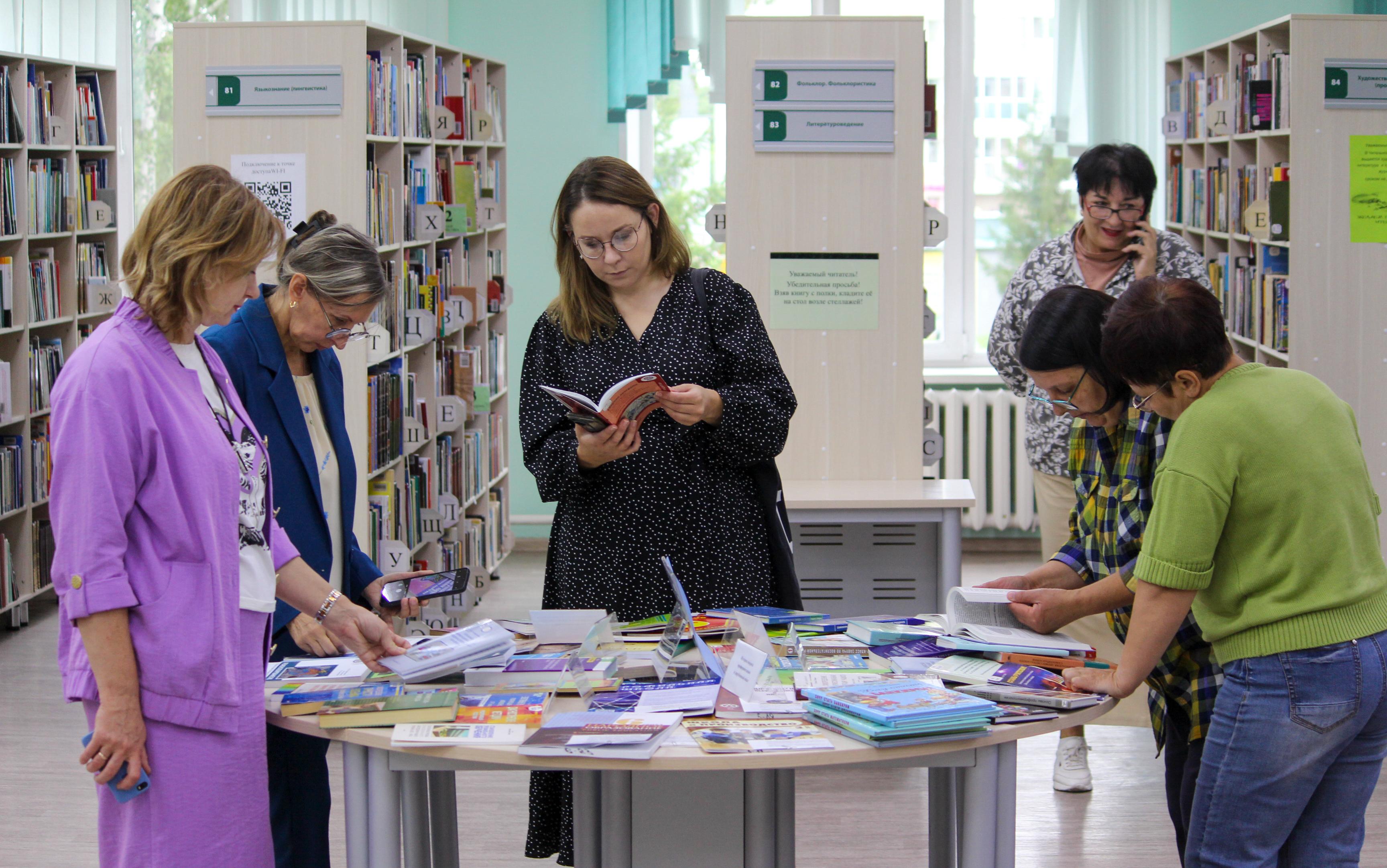ФОТО к новости: «В основе образования лежат ценности»: главные тенденции грядущего учебного года обсуждают в НГПУ