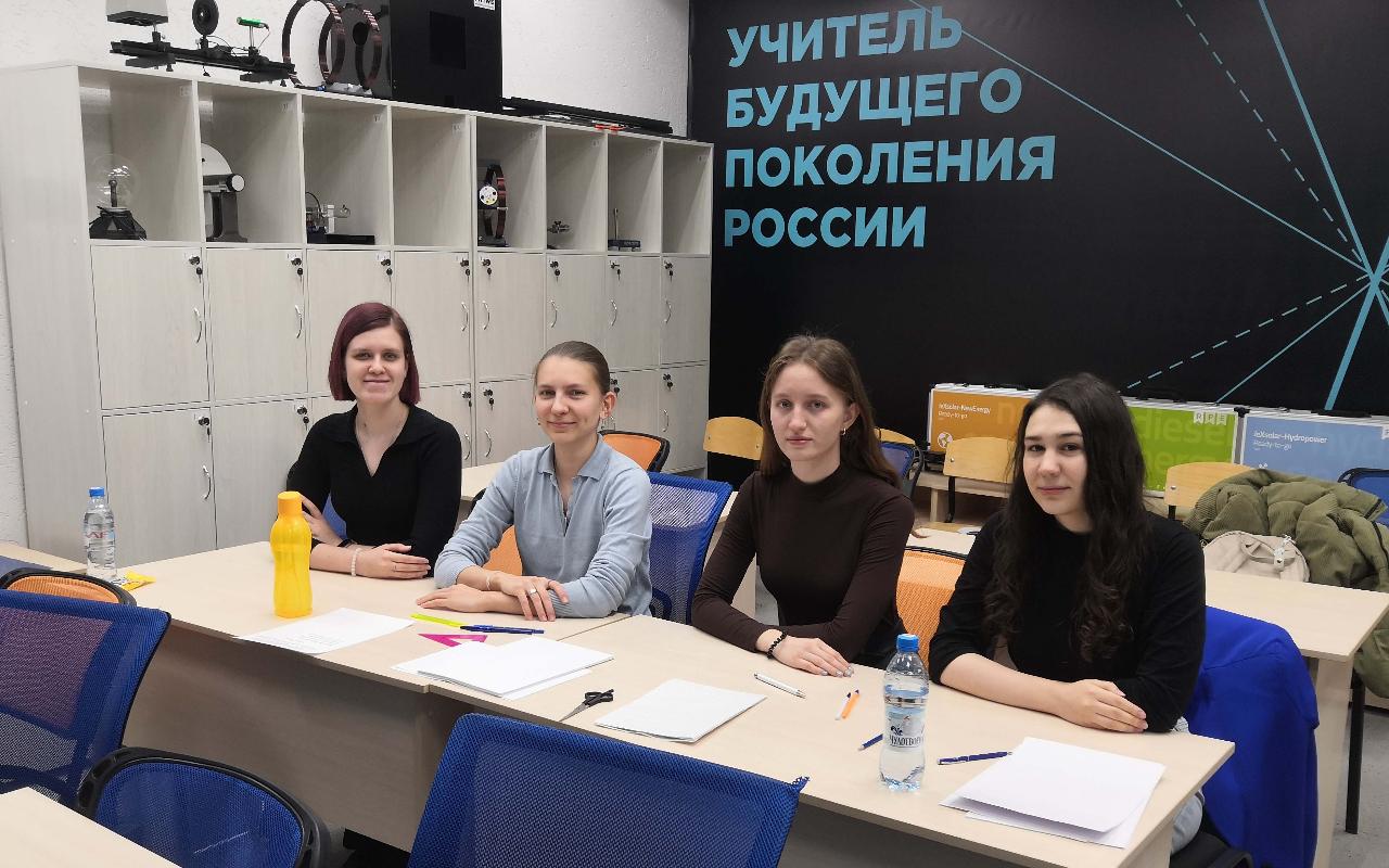 ФОТО к новости: Второе место – у «Дримтим»: студенты НГПУ успешно выступили на Всероссийской олимпиаде по элементарной физике