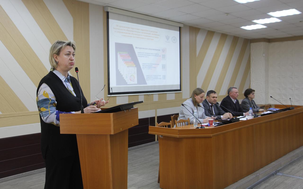 ФОТО к новости: Вопросы планирования - в центре внимания на производственном совещании в НГПУ