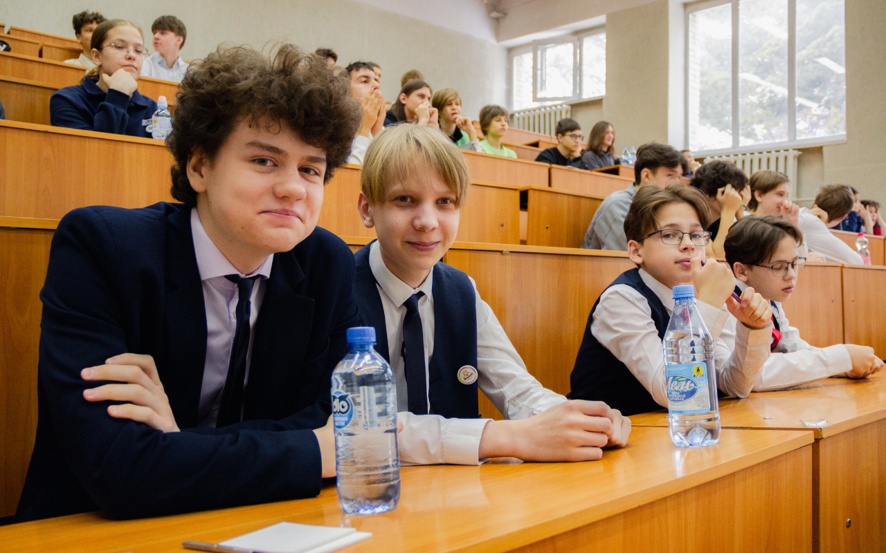 ФОТО к новости: «Математическое домино»: в НГПУ прошла интеллектуальная игра для школьников