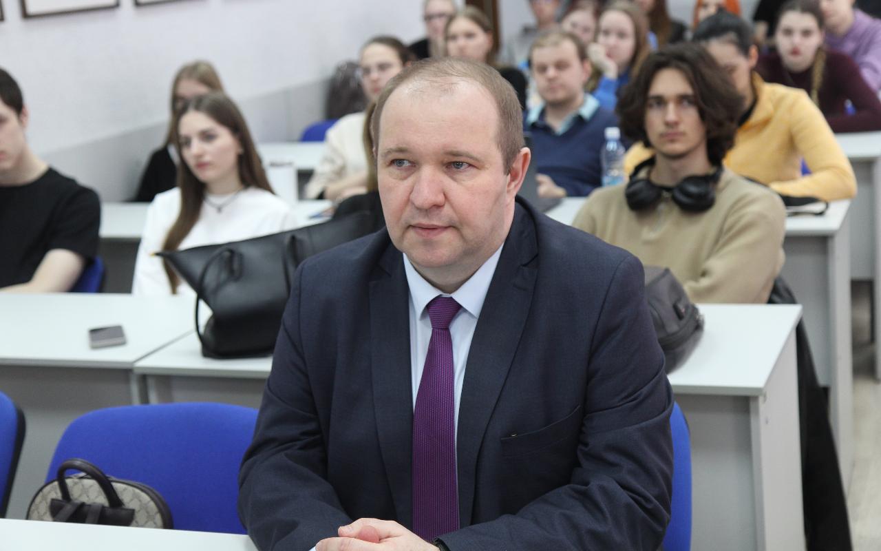 ФОТО к новости: Так начиналась война: со студентами НГПУ провели «Разговор о важном», посвящённый первым месяцам Великой Отечественной