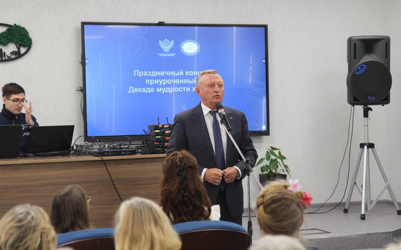 ФОТО к новости: Ректор Сергей Нелюбов: «Достижения НГПУ – результат работы всех поколений сотрудников университета»