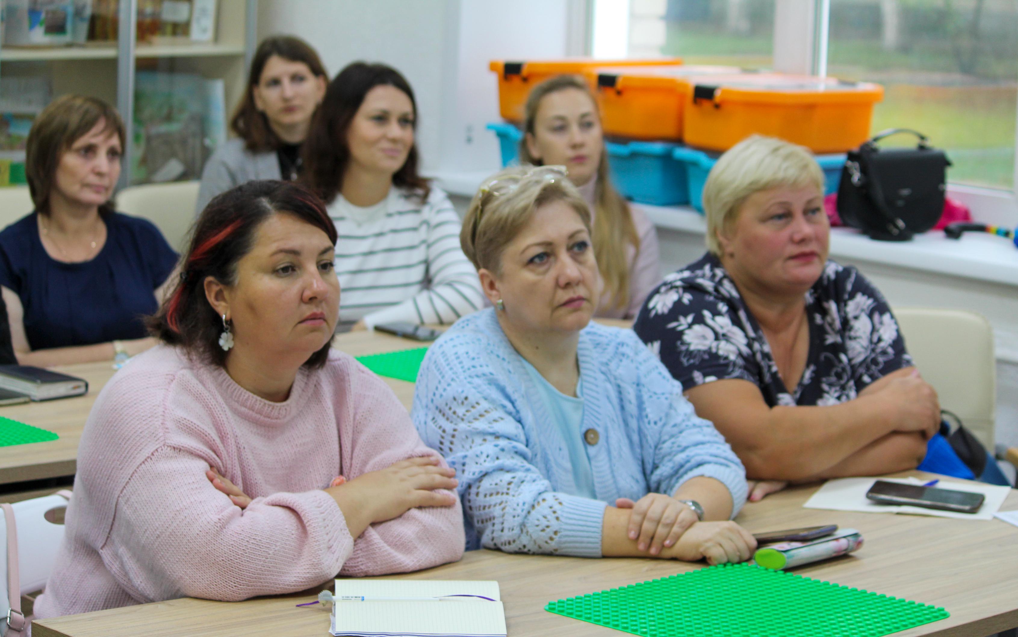 ФОТО к новости: «В основе образования лежат ценности»: главные тенденции грядущего учебного года обсуждают в НГПУ