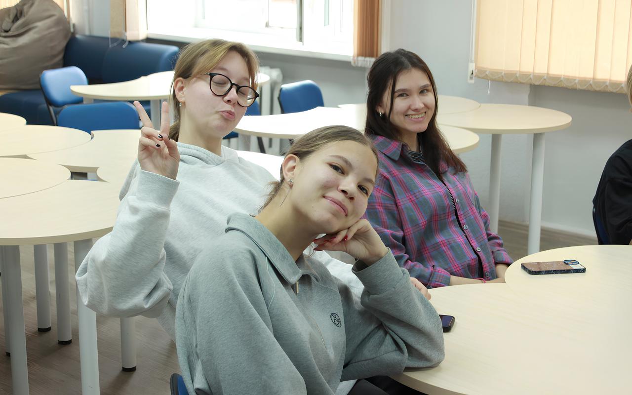 ФОТО к новости: Проект «Имидж современного педагога» в НГПУ продолжается: мастер-классы помогают студентам раскрыть профессиональные таланты