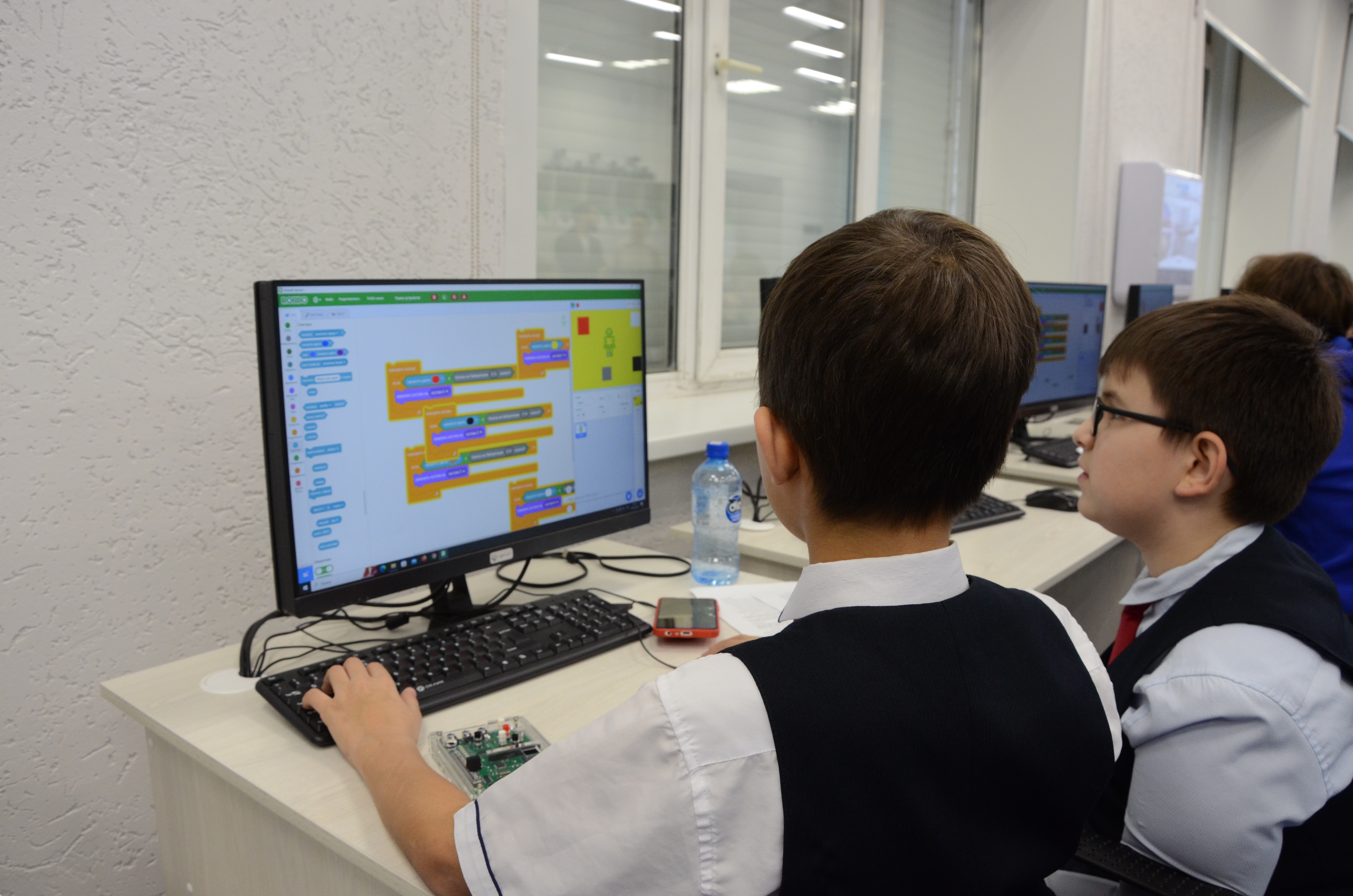 ФОТО к новости: Во главе угла – личные склонности: специалисты НГПУ выяснили, как школьники Новосибирской области выбирают профессию