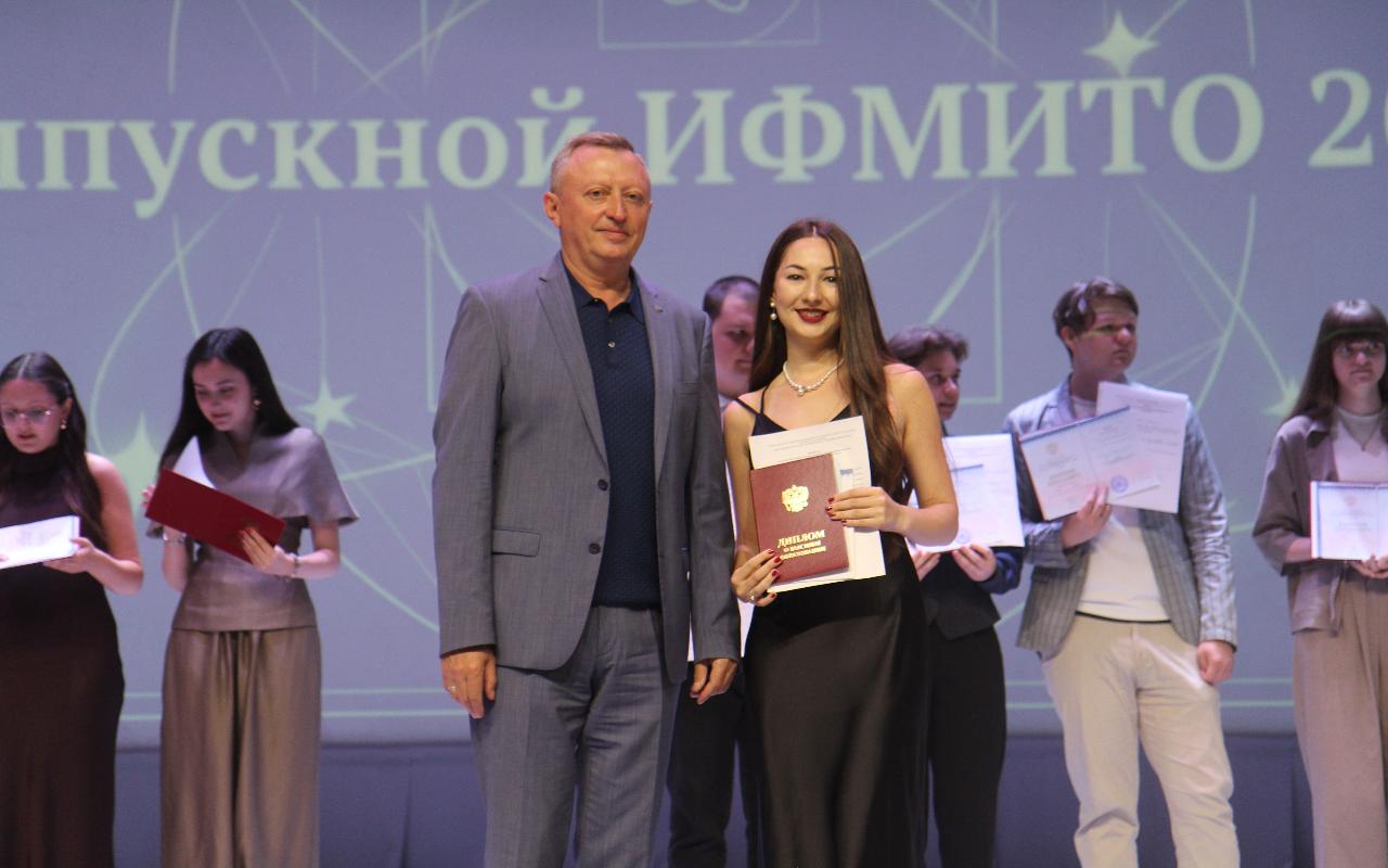 ФОТО к новости: В ИФМИТО - 32 «красных» диплома: НГПУ продолжает чествовать выпускников-2026