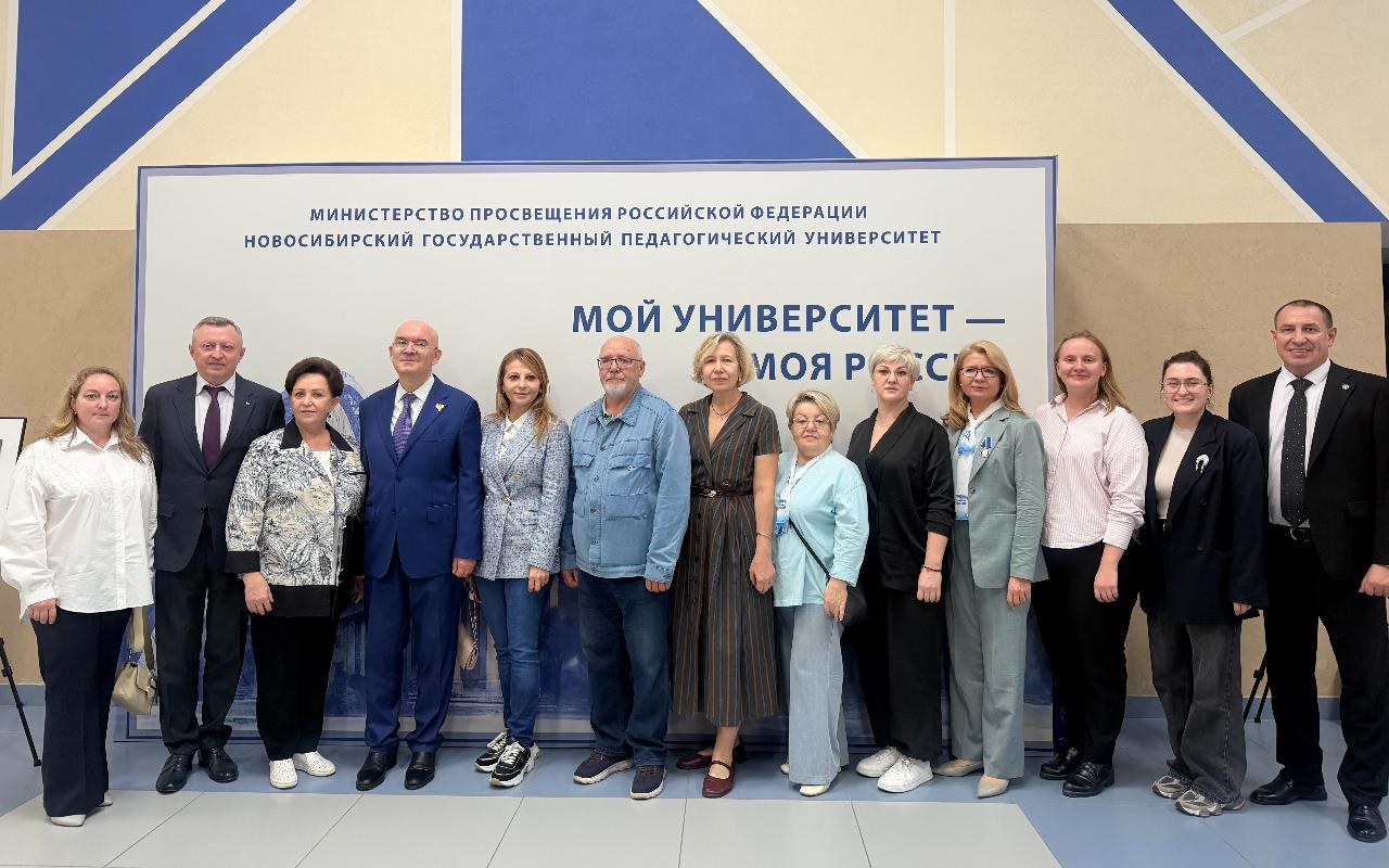 ФОТО к новости: Традициям предков не изменяем: в НГПУ состоялся показ документального фильма «Добровольцы»