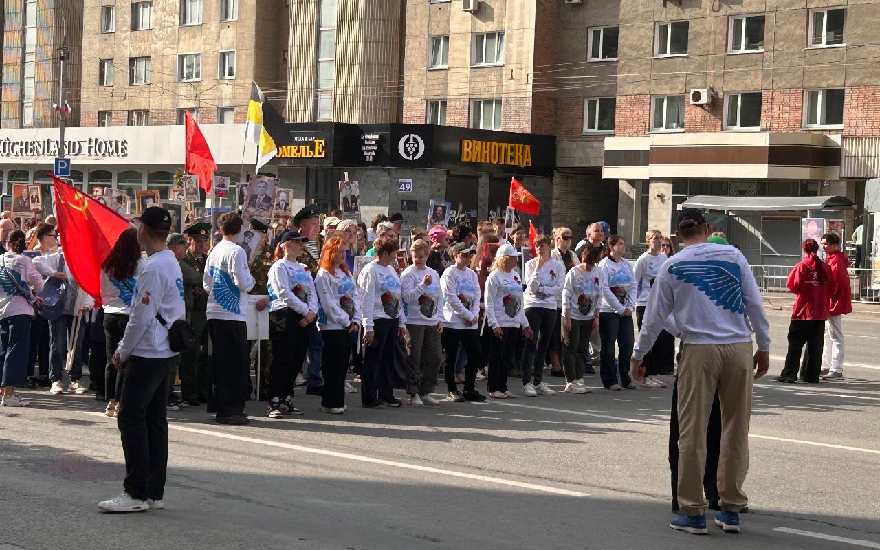 ФОТО к новости: НГПУ — в колонне Бессмертного полка: память, которая объединяет поколения