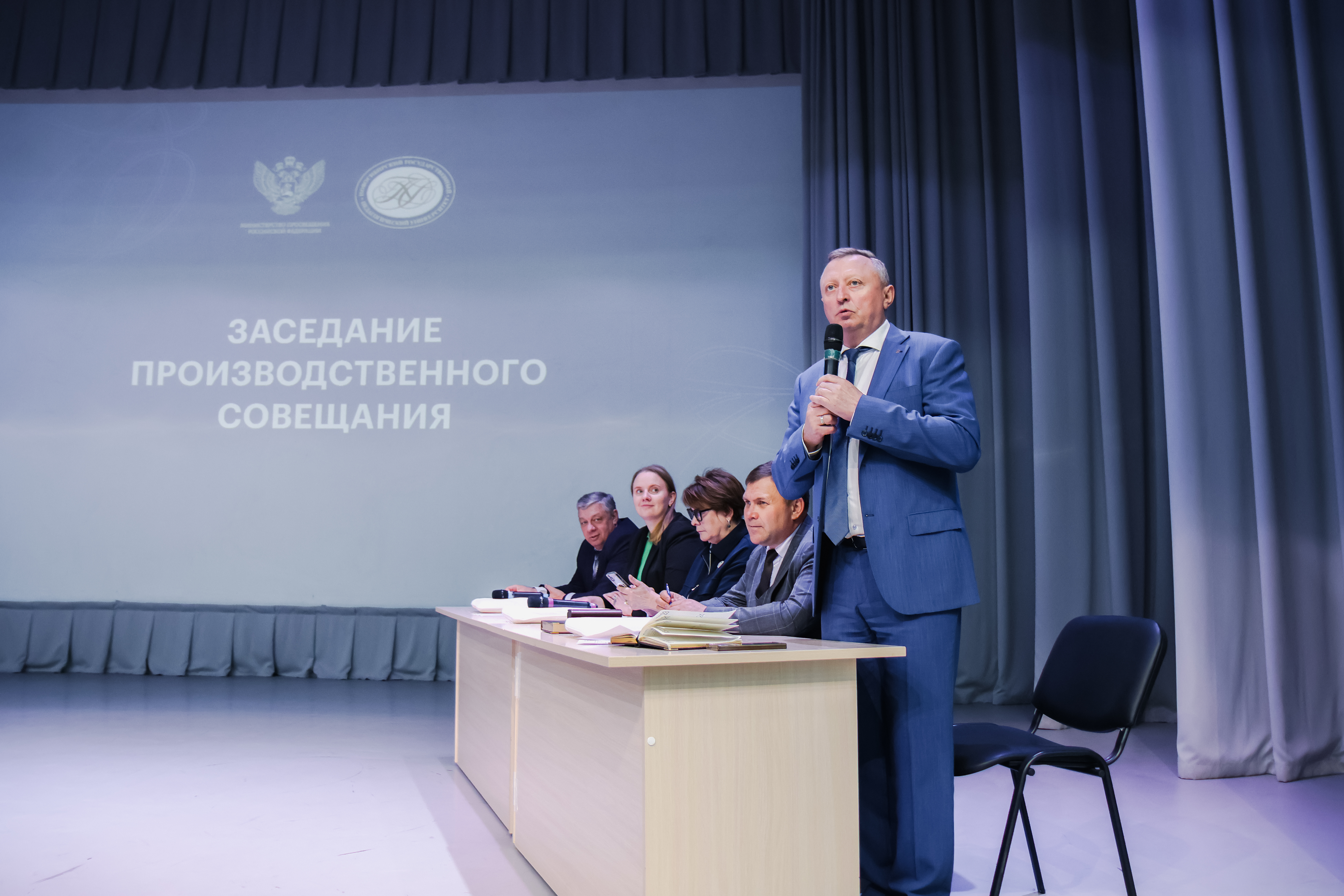 ФОТО к новости: В НГПУ прошло очередное производственное совещание