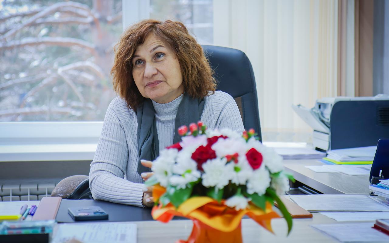 ФОТО к новости: Как пережить новогодние праздники с пользой: советы декана факультета психологии НГПУ Ольги Андронниковой