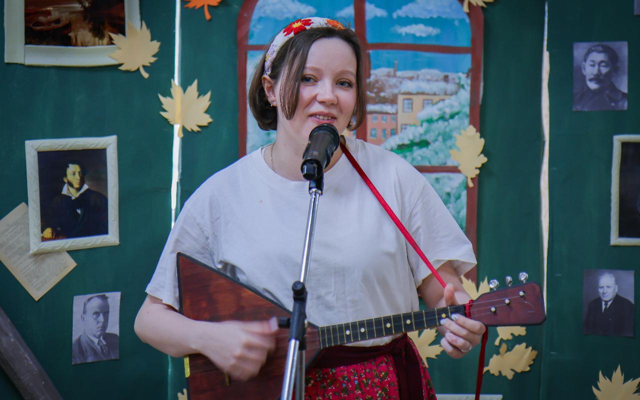 ФОТО к новости: В НГПУ прошёл открытый микрофон ко Дню родного языка