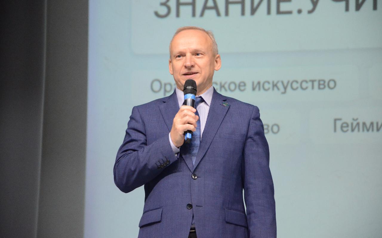ФОТО к новости: Алексей Чадов: «Педагогика – высшее искусство». В НГПУ открылся форум трека «Знание.Учитель» Российского общества «Знание»