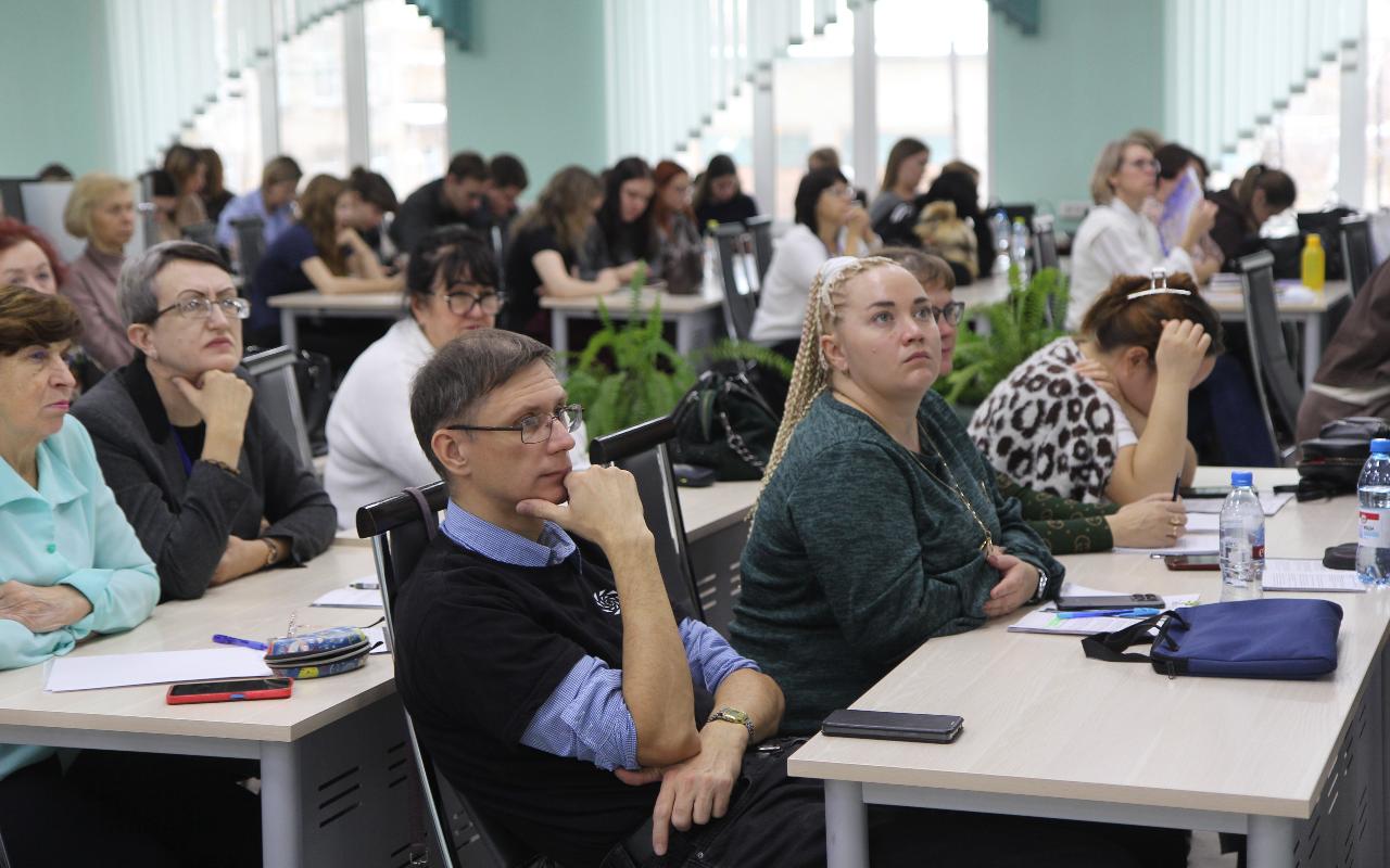 ФОТО к новости: Доступно о фундаментальном: в НГПУ продолжился важный разговор о науке и образовании