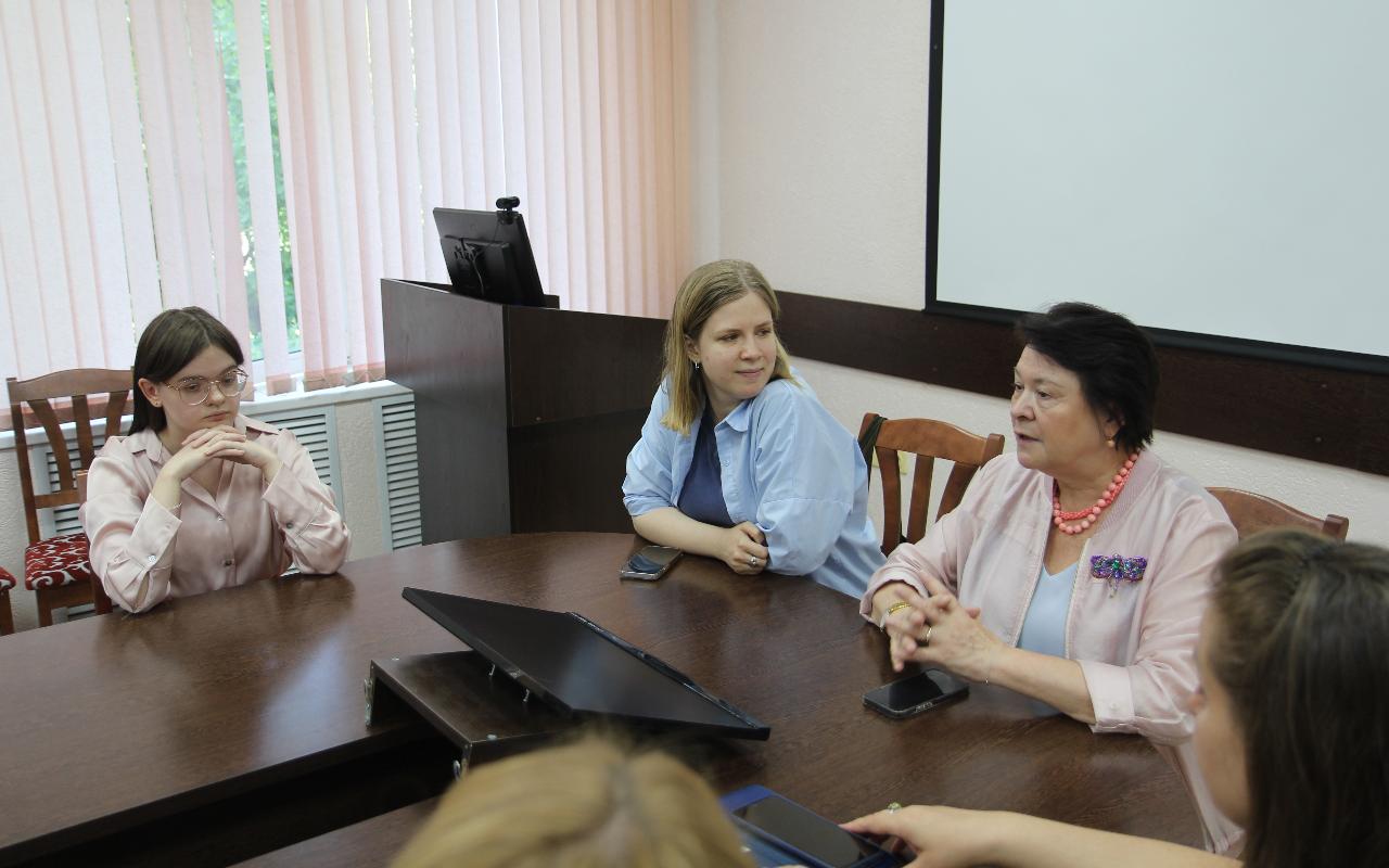 ФОТО к новости: Экосистема поддержки студентов и сотрудников: опыт НГПУ заинтересовал Высшую школу экономики