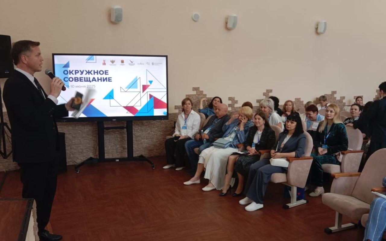 ФОТО к новости: Основные вопросы государственной политики в сфере общего образования: и.о ректора Сергей Нелюбов сегодня работает на окружном совещании Минпросвещения в Кемерове 