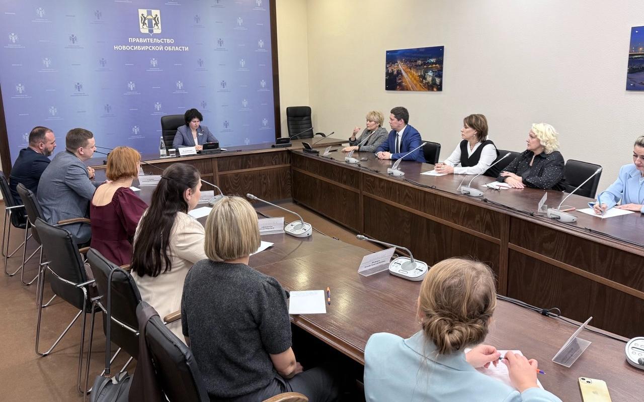 ФОТО к новости: Педагоги-выпускники НГПУ удостоены Благодарственных писем Губернатора Новосибирской области