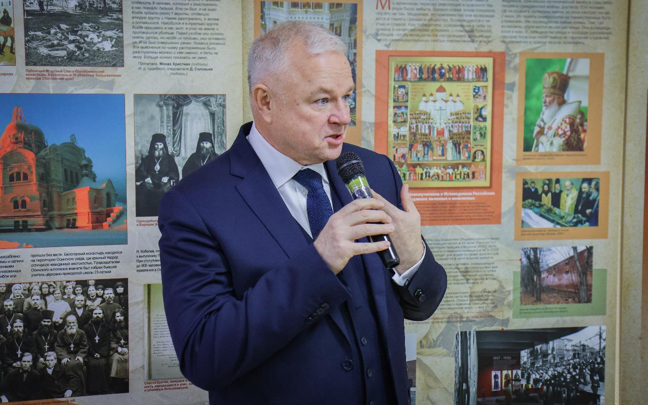 ФОТО к новости: «Русская Голгофа»: в НГПУ открылась выставка о сохранении исторической памяти и духовного подвига XX века