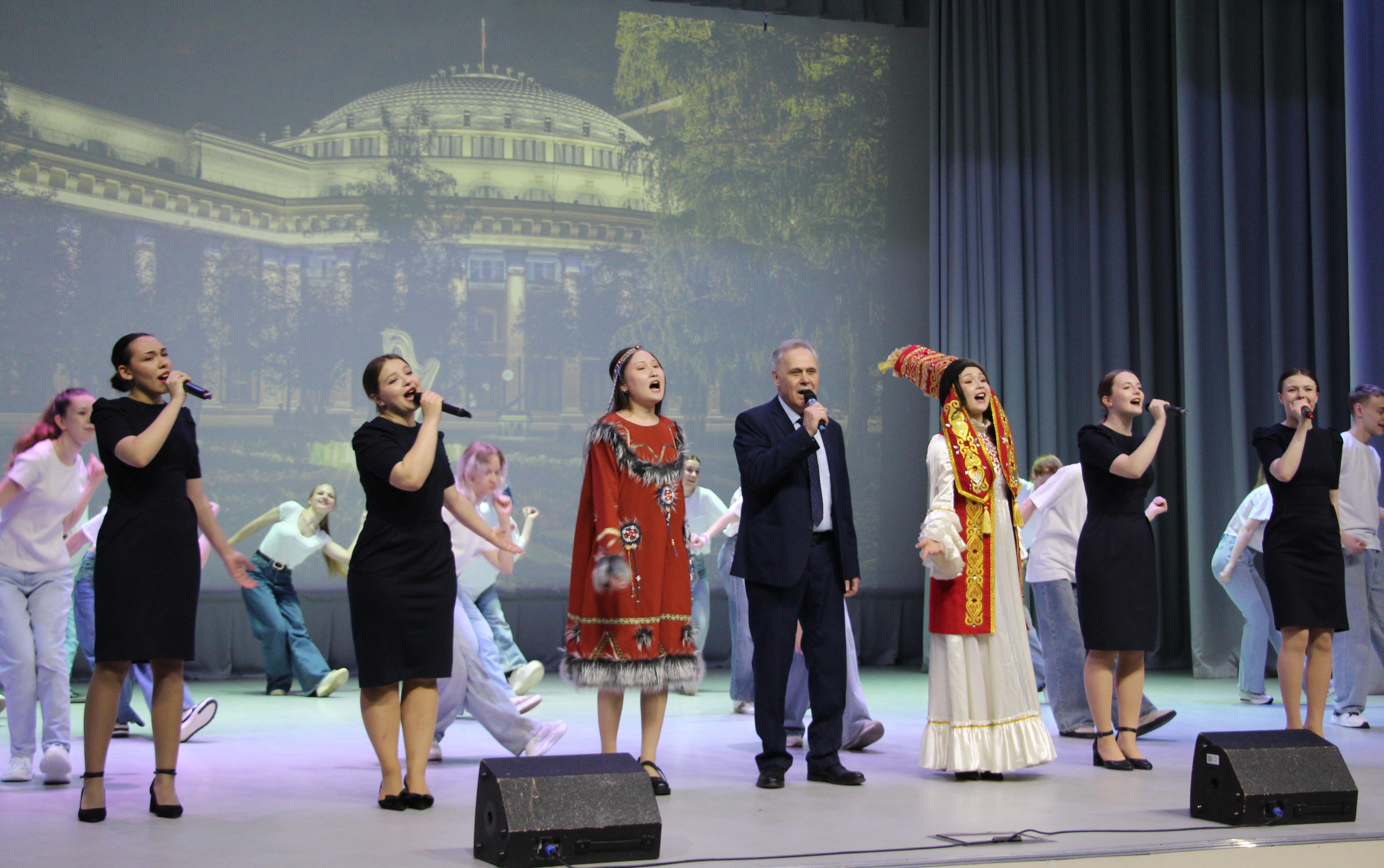 ФОТО к новости: Культура объединяет: в Новосибирске прошла конференция, посвященная дружбе народов  