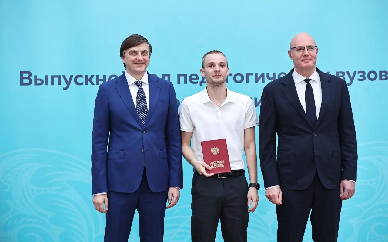 ФОТО к новости: Ректор НГПУ Сергей Нелюбов: «У многих выпускников НГПУ карьера начинается еще во время обучения в педагогическом вузе» 
