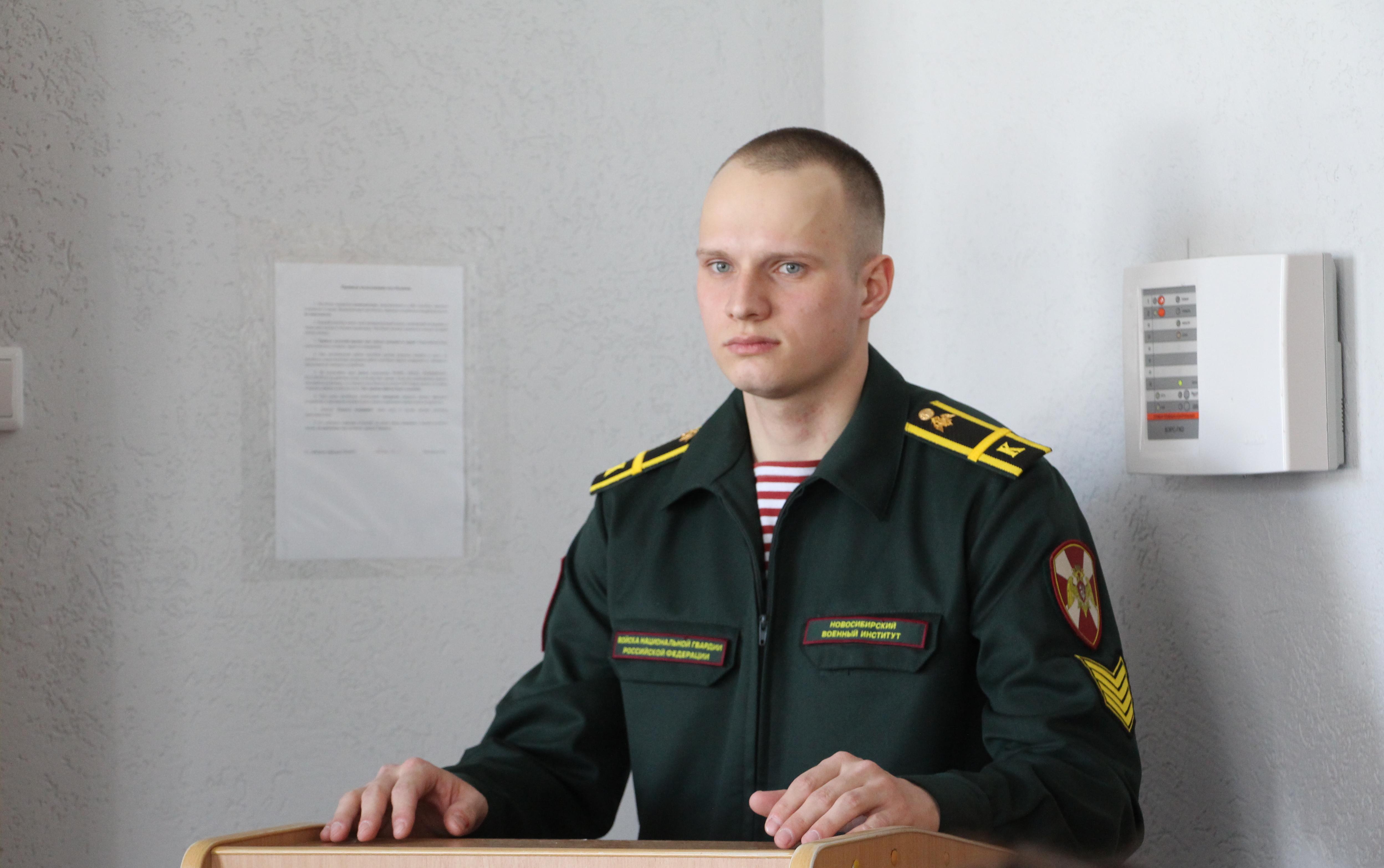 ФОТО к новости: Молодые бойцы Росгвардии рассказали студентам ФП НГПУ о службе