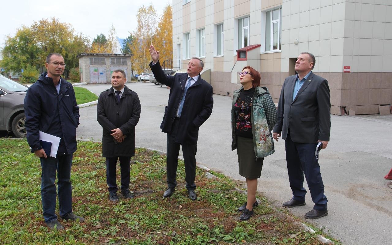 ФОТО к новости: Территория творческих возможностей: и.о. ректора Сергей Нелюбов познакомился с работой ИКиМП НГПУ