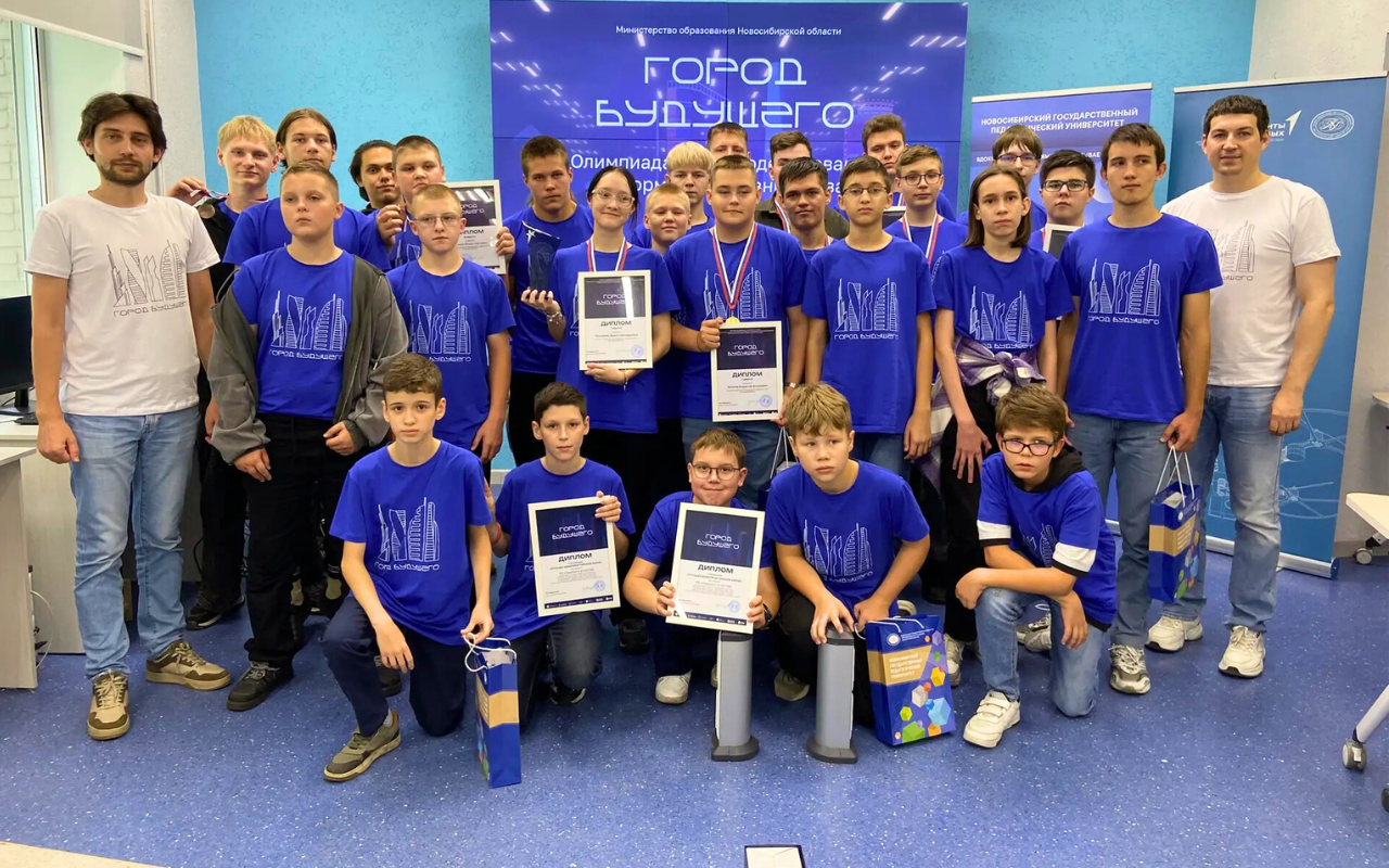 ФОТО к новости: НГПУ на «Технопроме-2025»: от технологического калейдоскопа до «Города будущего»