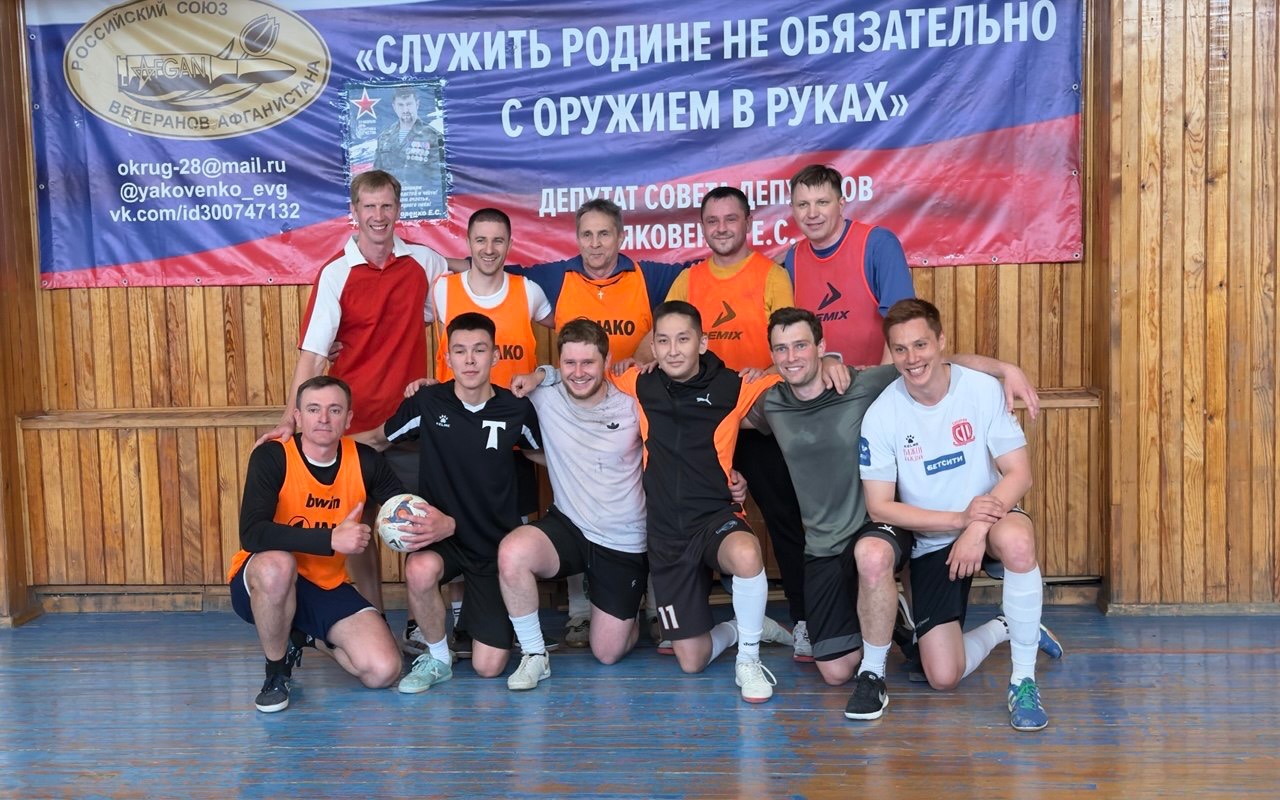 ФОТО к новости: В НГПУ прошел товарищеский матч между студентами и преподавателями