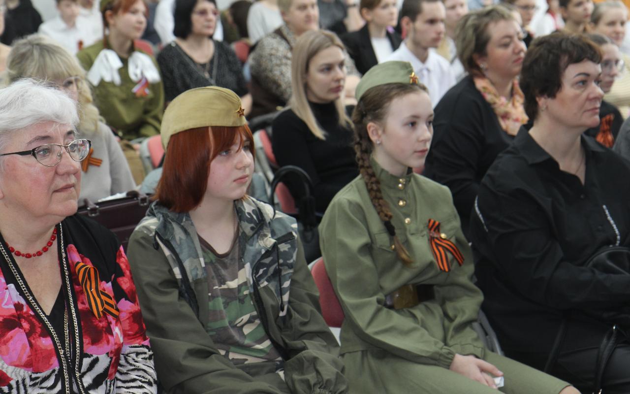 ФОТО к новости: И снова в путь «По страницам памяти»: в НГПУ подвели итоги конкурса чтецов
