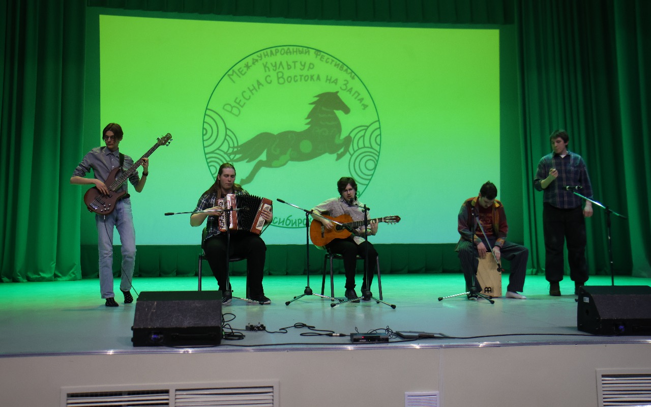 ФОТО к новости: В ИИГСО НГПУ прошёл Международный фестиваль восточных культур «Праздник весны: с Востока на Запад»