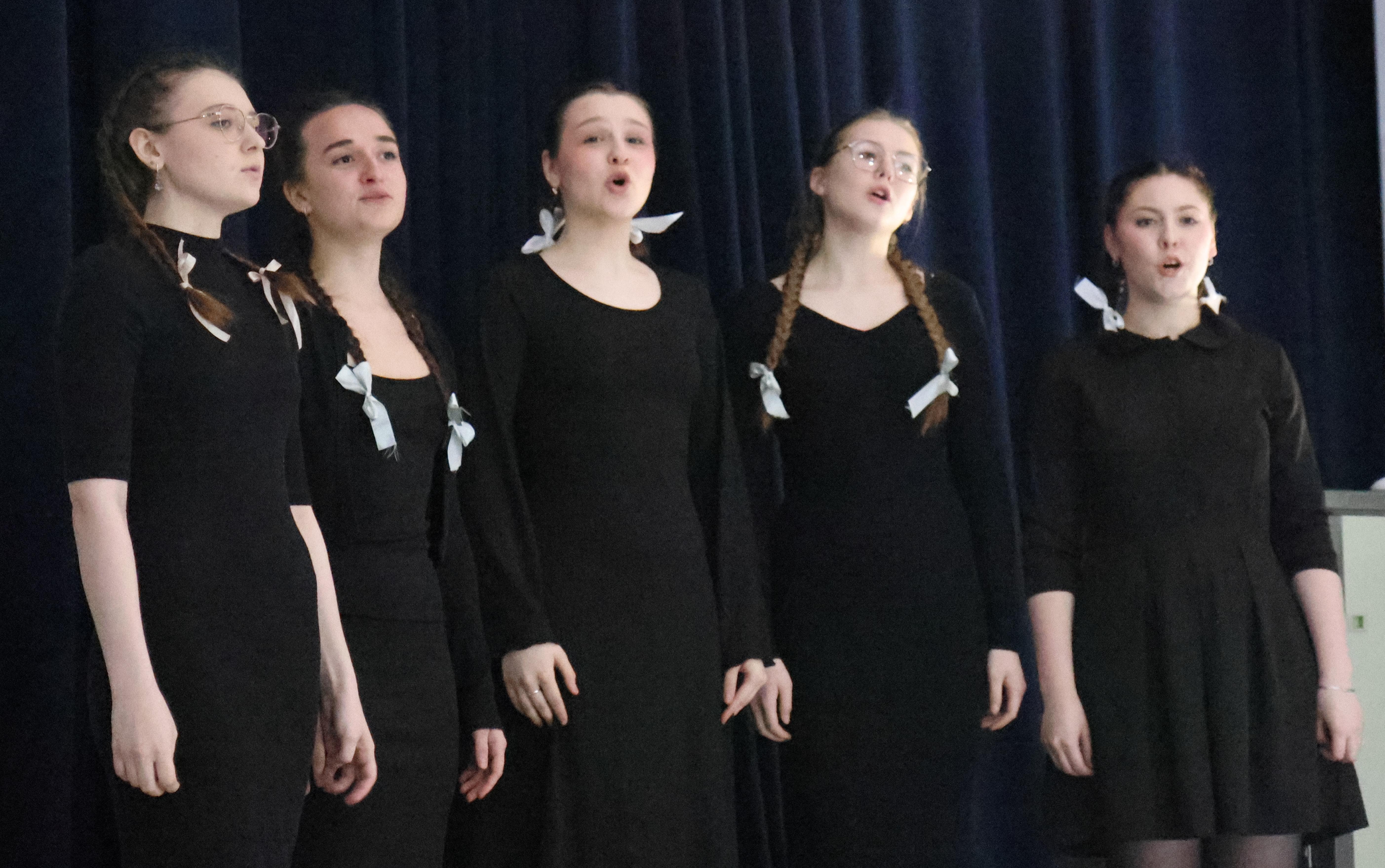 ФОТО к новости: Свет в темноте: концерт «Наследники Великой Победы» в НГПУ